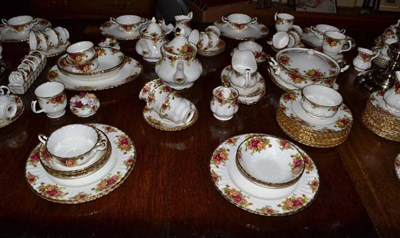 Lot 370 - A large quantity of Royal Albert Old Country Roses dinner, tea and coffee wares