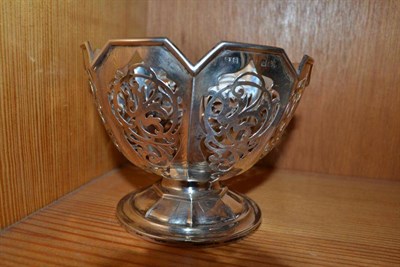 Lot 441 - A pierced silver bowl on a pedestal base