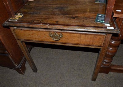 Lot 571 - Oak single drawer side table