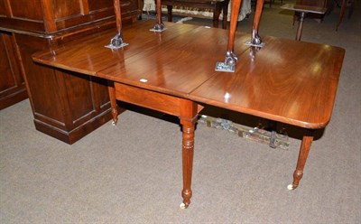 Lot 618 - Mahogany gateleg dining table with turned fluted legs