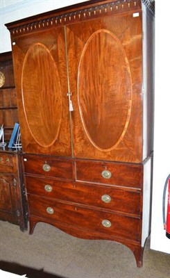 Lot 665 - Linen press