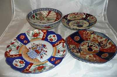 Lot 17 - Four assorted Japanese bowls and charger