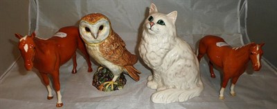 Lot 34 - Beswick white Persian cat, Barn owl and two Palomino horses (4)