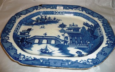 Lot 41 - A large Pearlware meat dish
