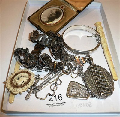 Lot 216 - A quantity of items including a 9ct gold miniature frame in an outer case, silver locket with...