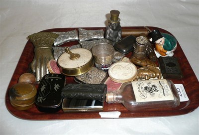 Lot 235 - A quantity of assorted collectors items including vestas, intaglios, agate box, letter clip etc