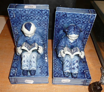 Lot 289 - A pair of blue and white Oriental-style figural bookends