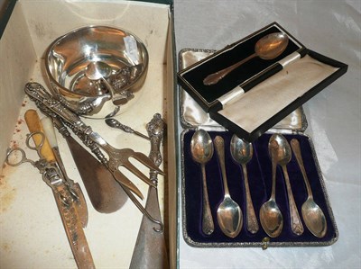 Lot 306 - Silver bowl and small quantity of silver flatware