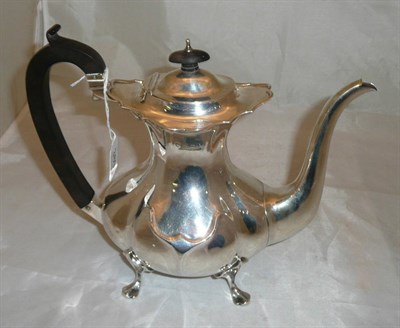 Lot 389 - A silver coffee pot