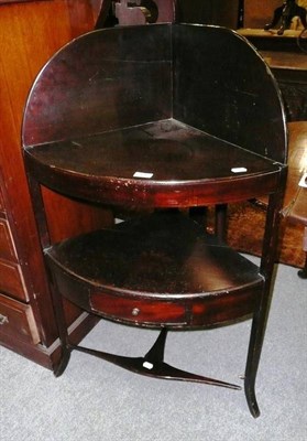 Lot 486 - A Georgian mahogany bow-front corner washstand