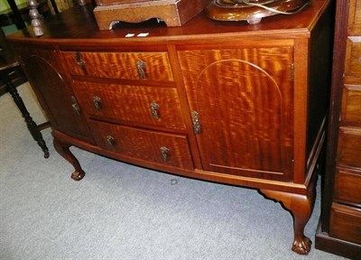 Lot 488 - A small mahogany sideboard