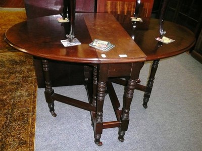 Lot 491 - * A walnut Sutherland table