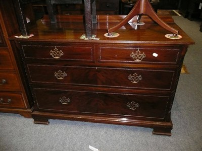 Lot 504 - Chest of drawers