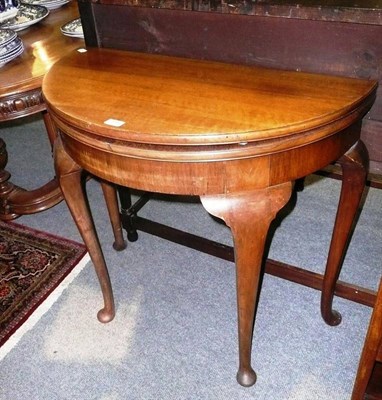 Lot 514 - * A 1920s fold over card table