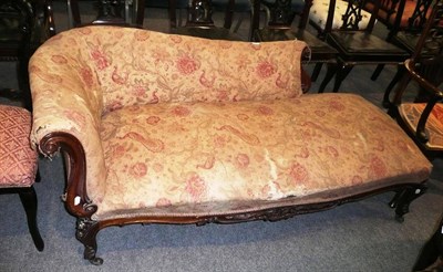 Lot 535 - * A Victorian chaise longue