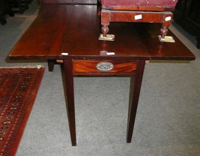 Lot 566 - * A mahogany Pembroke table