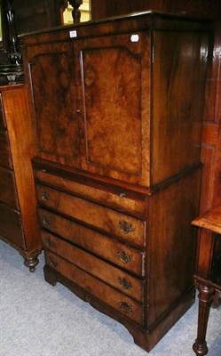 Lot 587 - Small walnut linen chest