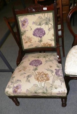 Lot 627 - A Victorian walnut-framed easy chair