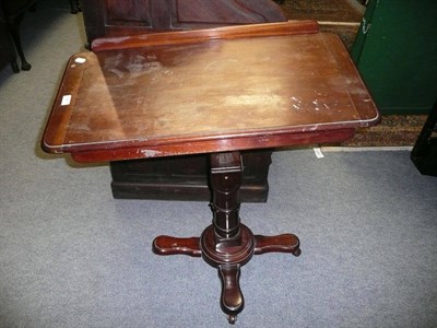 Lot 661 - * A Victorian bed table