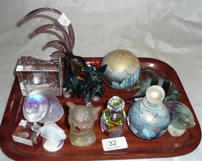 Lot 32 - A quantity of modern small glassware