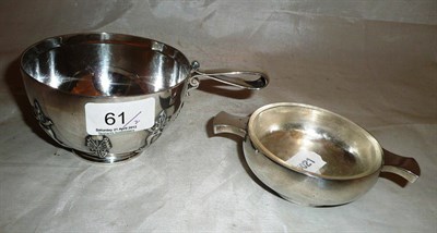 Lot 61 - Silver handled cup, silver quaich and liner