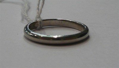 Lot 118 - An 18ct white gold band