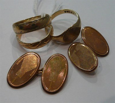 Lot 243 - Three 9ct gold rings and a pair of 9ct gold cufflinks