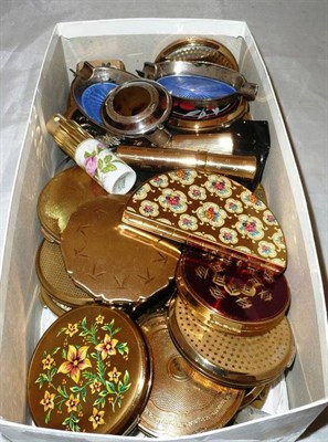 Lot 403 - Quantity of assorted compacts, a tortoiseshell compact, and two silver and enamel ashtrays