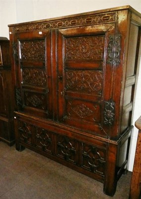 Lot 478 - Large oak linen press