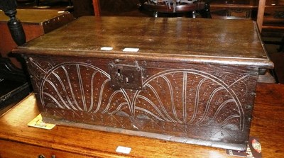 Lot 530 - 17th century oak box