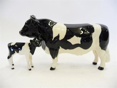 Lot 1071 - Beswick Fresian Bull Ch. 'Coddington Hilt Bar', model No. 1439A and Friesian Calf, model No. 1249C