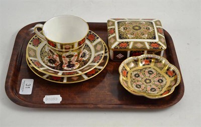 Lot 31 - Royal Crown Derby rectangular box and cover, scallop edged dish and trio, all in Imari palette