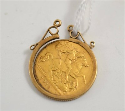 Lot 86 - A loose mounted 1912 gold half sovereign