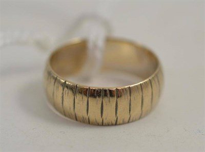 Lot 88 - An 18ct gold patterned band ring