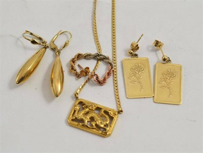 Lot 98 - Assorted 9ct gold earrings and a necklace