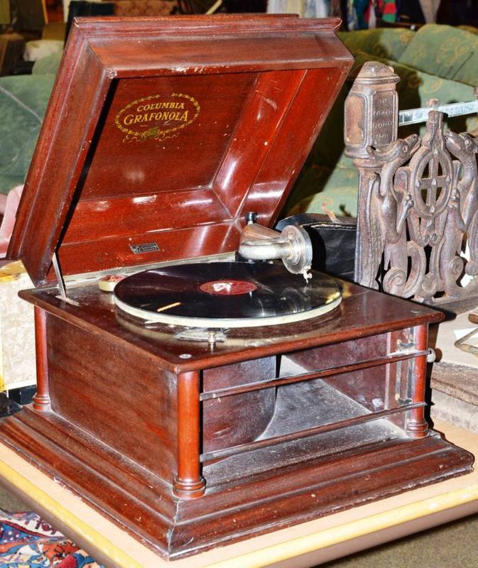 Lot 106 - Mahogany cased Columbia Grafonola gramophone