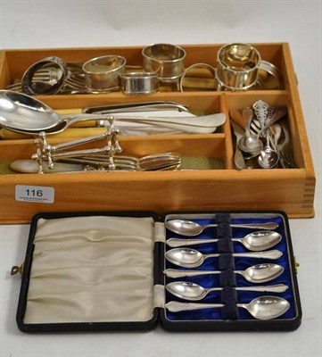 Lot 116 - A collection of assorted silver including napkin rings, teaspoons, silver plated flatware, etc