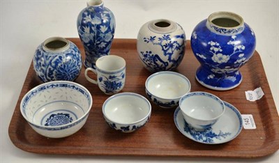 Lot 145 - Tray of Chinese blue and white including an 18th century Nanking cargo cup and saucer