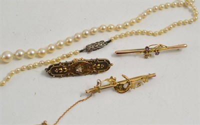 Lot 235 - A pearl necklace and three bar brooches