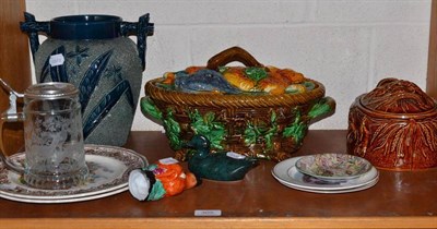 Lot 305 - Quantity of decorative 'hunting' related ceramics and glass