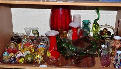 Lot 320 - Quantity of assorted coloured glass