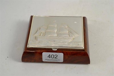 Lot 402 - A modern silver box the top decorated with shipping scene