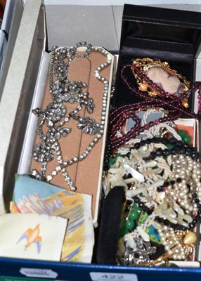 Lot 422 - Assorted decorative costume jewellery including necklaces, brooches etc