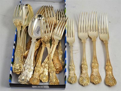 Lot 433 - An Edwardian silver Queen's pattern part table service, comprising seven table forks, eight dessert