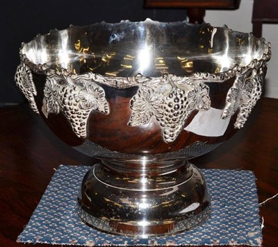 Lot 467 - Plated punch bowl