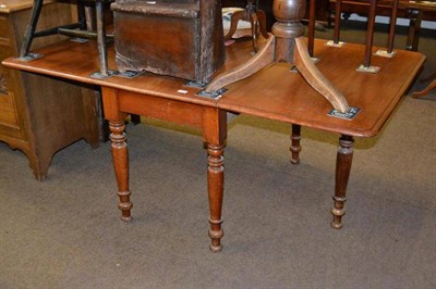 Lot 573 - A 19th century mahogany drop leaf table