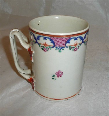 Lot 49 - A Chinese porcelain mug with enamel decoration