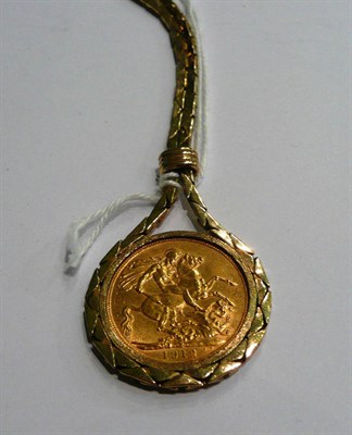 Lot 81 - A 1912 sovereign on a 9ct necklet