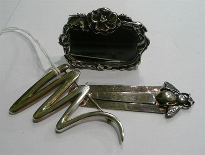 Lot 105 - Tiffany 'Paloma Picasso' silver 'Scribble' brooch, small silver floral frame and a bee bookmark