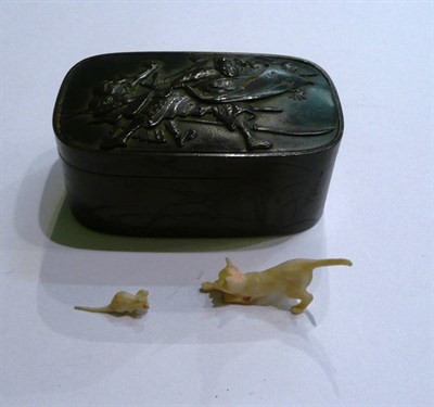 Lot 109 - A Japanese bronze snuff box and two miniature ivory figures of a cat and a mouse